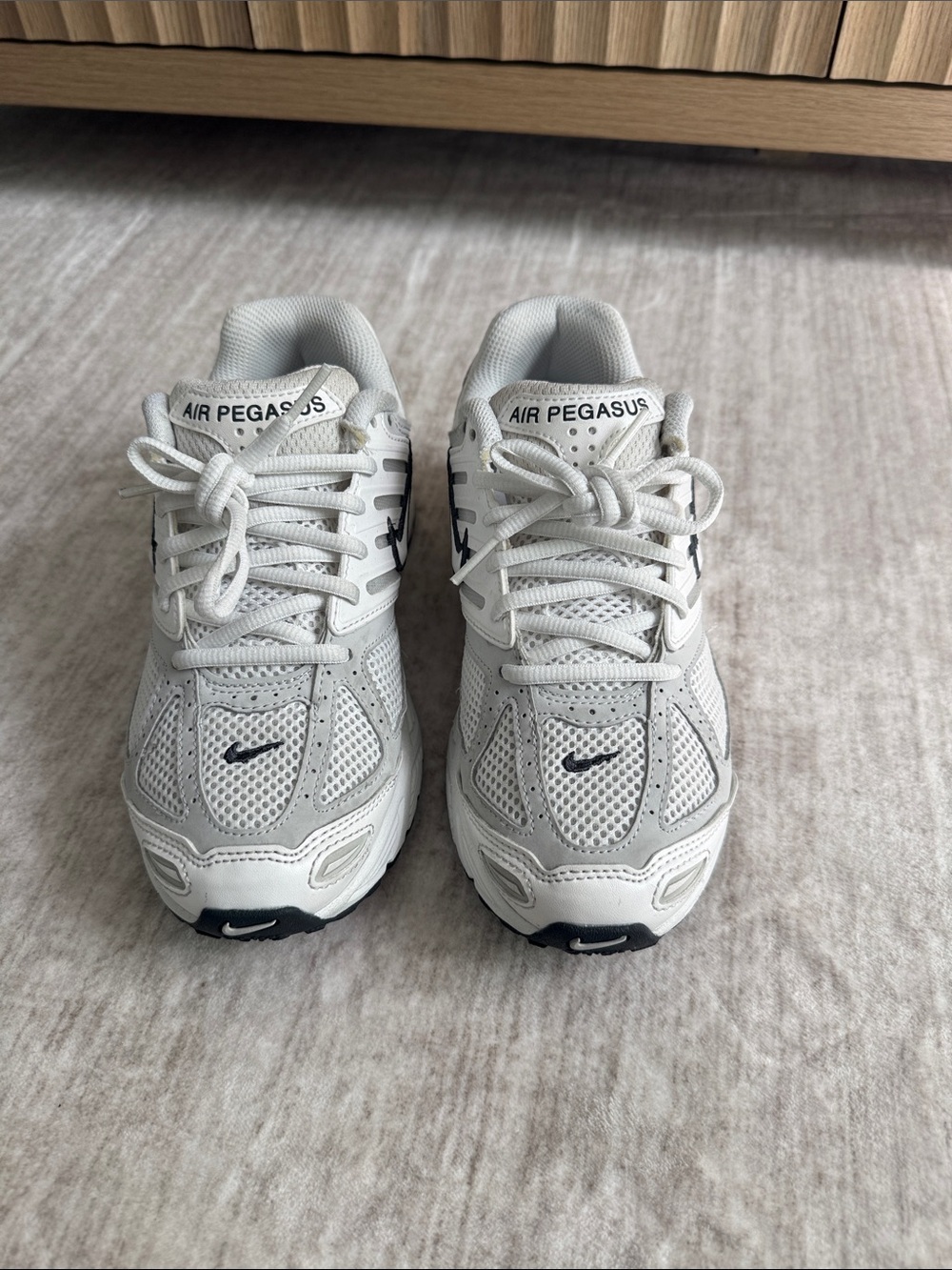 Nike Air Pegasus Sneakers in White and Light Gray Sz 6.5